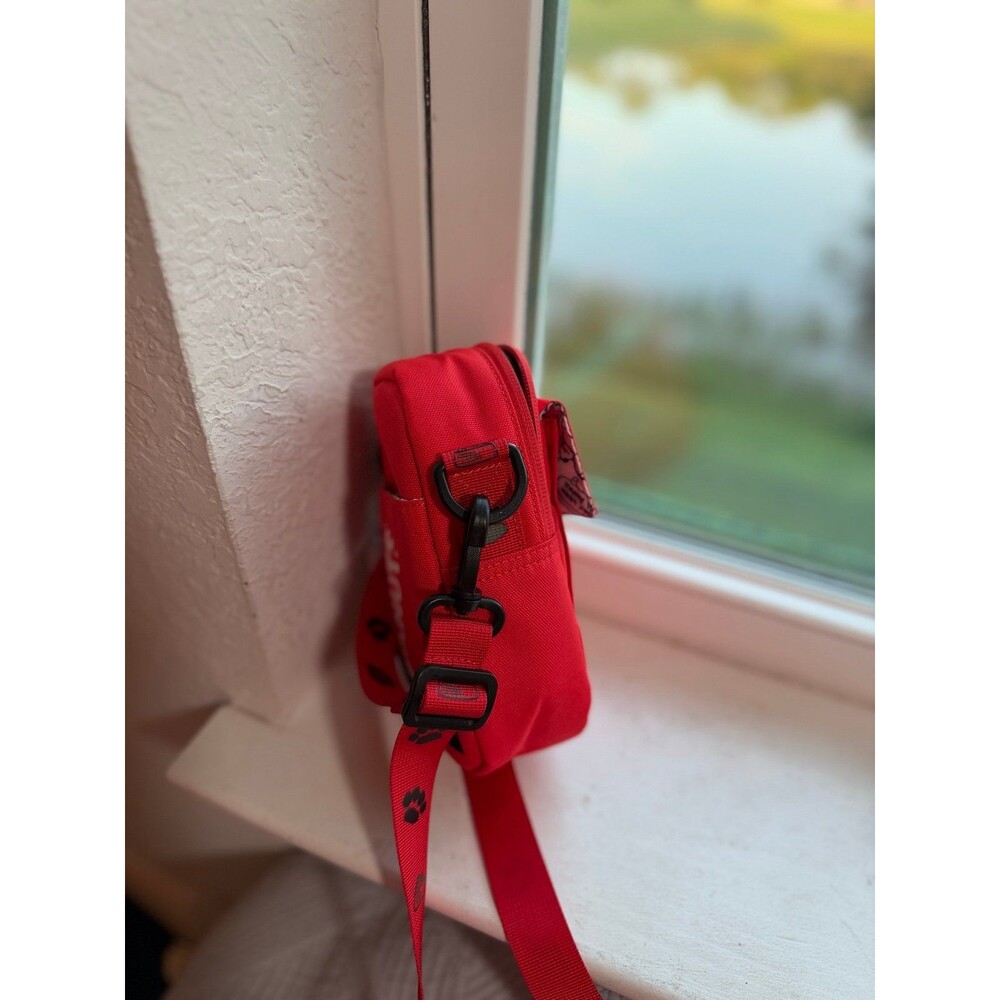 Snoopy Peanuts Retrospekt 35MM Crossbody Camera Bag NWT! - Picture 7 of 12